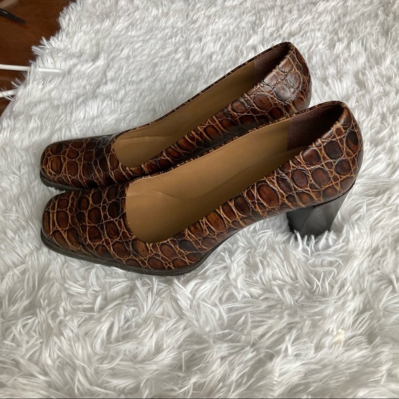 Franco Sarto Snakeskin Leather Pump - Picture 2 of 6